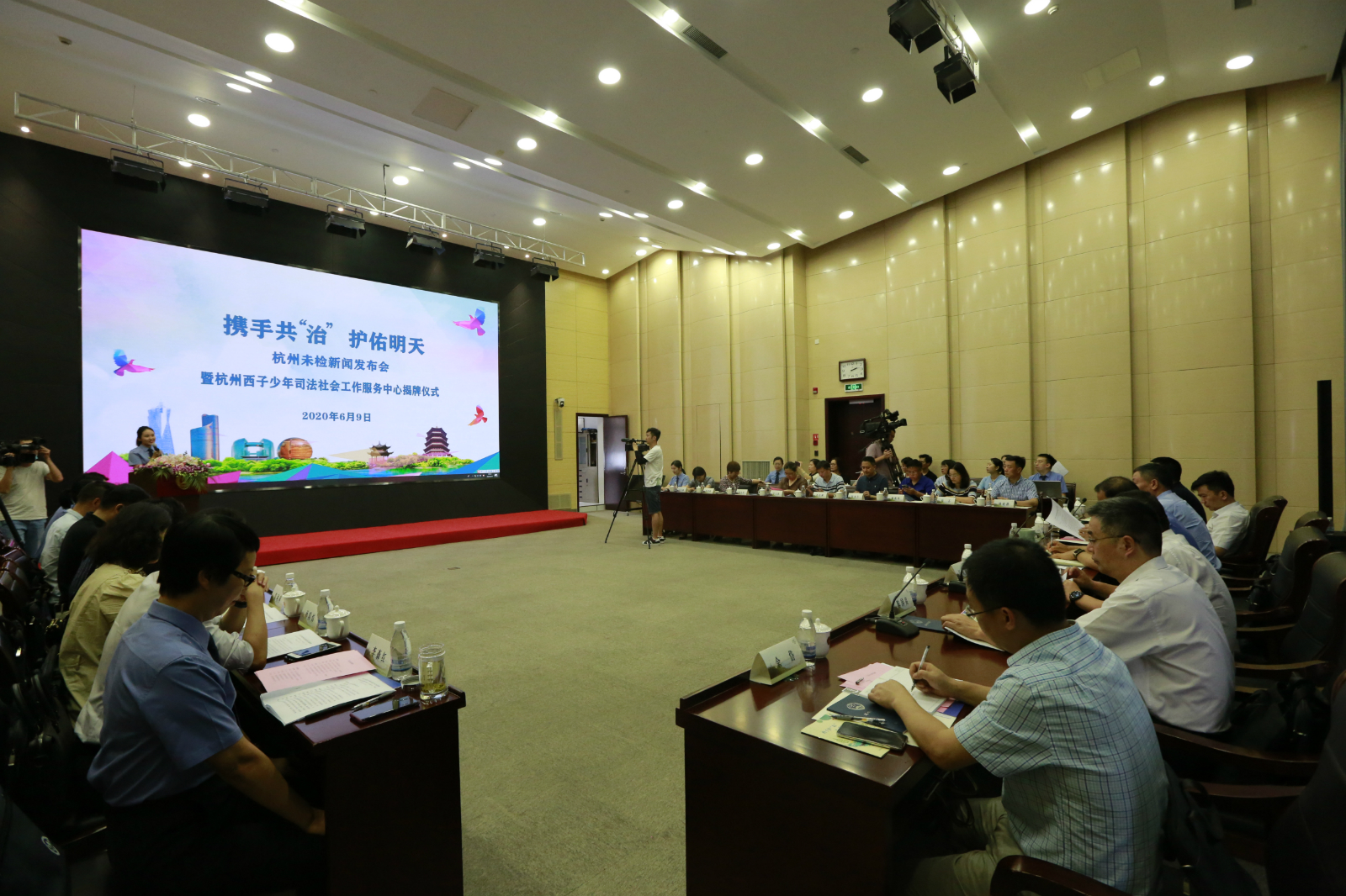 互聯(lián)網小新聞發(fā)布會(關于小小新聞發(fā)布會的新聞)