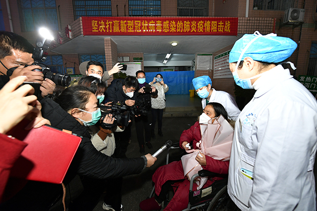 互聯網抗擊疫情新聞報道(互聯網抗擊疫情新聞報道題目)